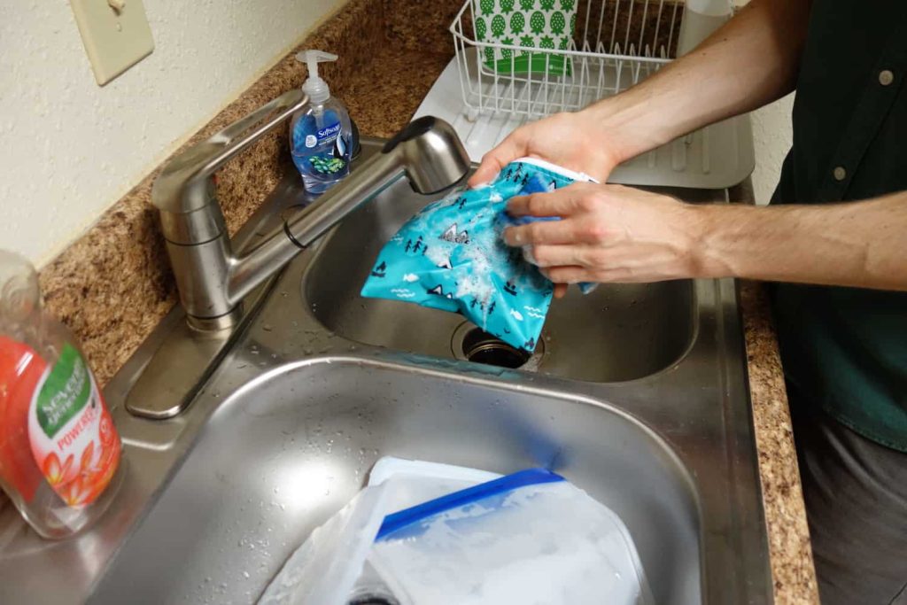 Hand washing the Bumkins reusable sandwich bag